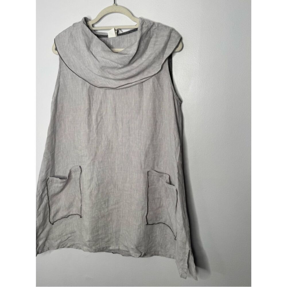 Match point gray linen top size small